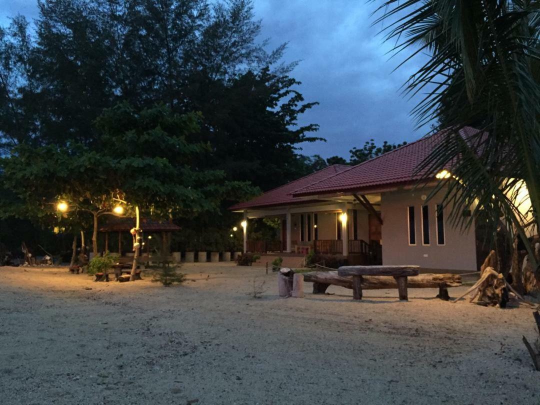 Red Coral Cottage Langkawi Exteriör bild